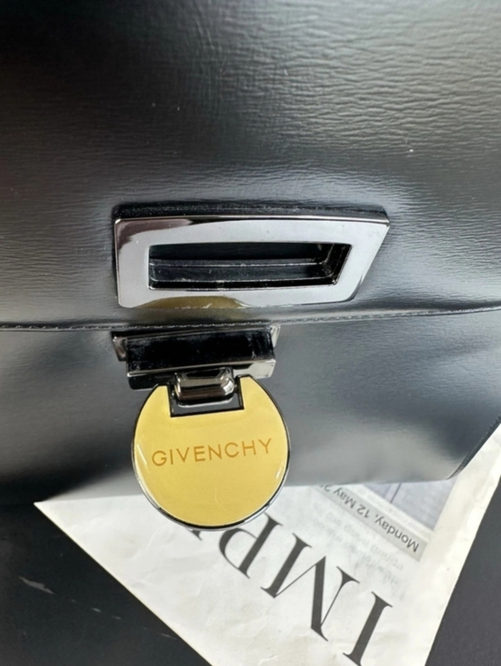 Givenchy Vintage Black Leather Top Handle Bag Maroquinerie Trapezoid Turn-lock - Picture 4 of 6